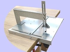 ¿Cuál es el precio promedio de guías y mesas auxiliares para sierras eléctricas?